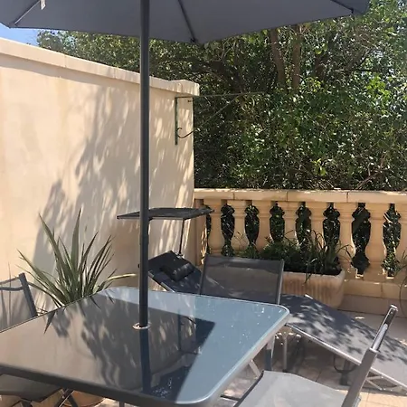 Cote Jardin Est Un Spacieux Et Lumineux T3, Entierement Renove, A 2 Pas De L'Herault Et A 10Min Du Bord De Mer Proche Du Centre Historique Et Du Fabuleux Chateau Laurens, Vous Apprecierez Le Calme De Sa Belle Terrasse Et La Vue Superbe Sur Le Jardin Agde Extérieur photo