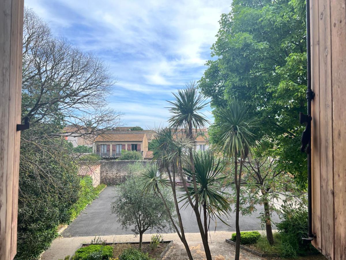 Cote Jardin Est Un Spacieux Et Lumineux T3, Entierement Renove, A 2 Pas De L'herault Et A 10min Du Bord De Proche Du Centre Historique Et Du Fabuleux Chateau Laurens, Vous Apprecierez Le Calme De Sa Belle Terrasse Et La Vue Superbe Sur Le Jardin Apartment
